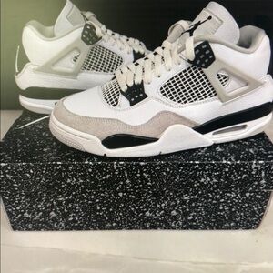 Air Jordan 4 Retro 'Military Black